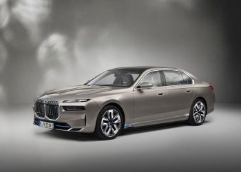 Представлена новая «семёрка» BMW