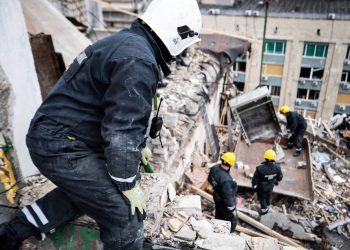 Разбор разрушенных домов в Киеве