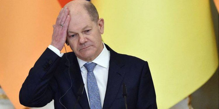 Канцлеру Шольцу грозит отставка