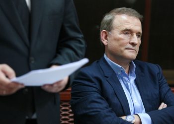 Медведчук сейчас дает показания