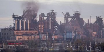 Азовсталь целый день бомбят