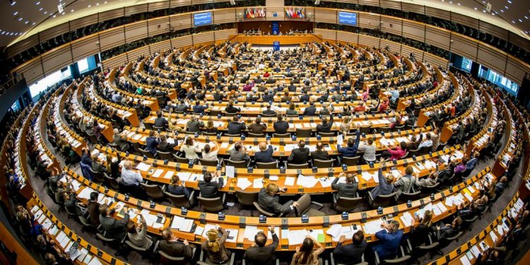 Немедленное эмбарго нефти и газа из РФ