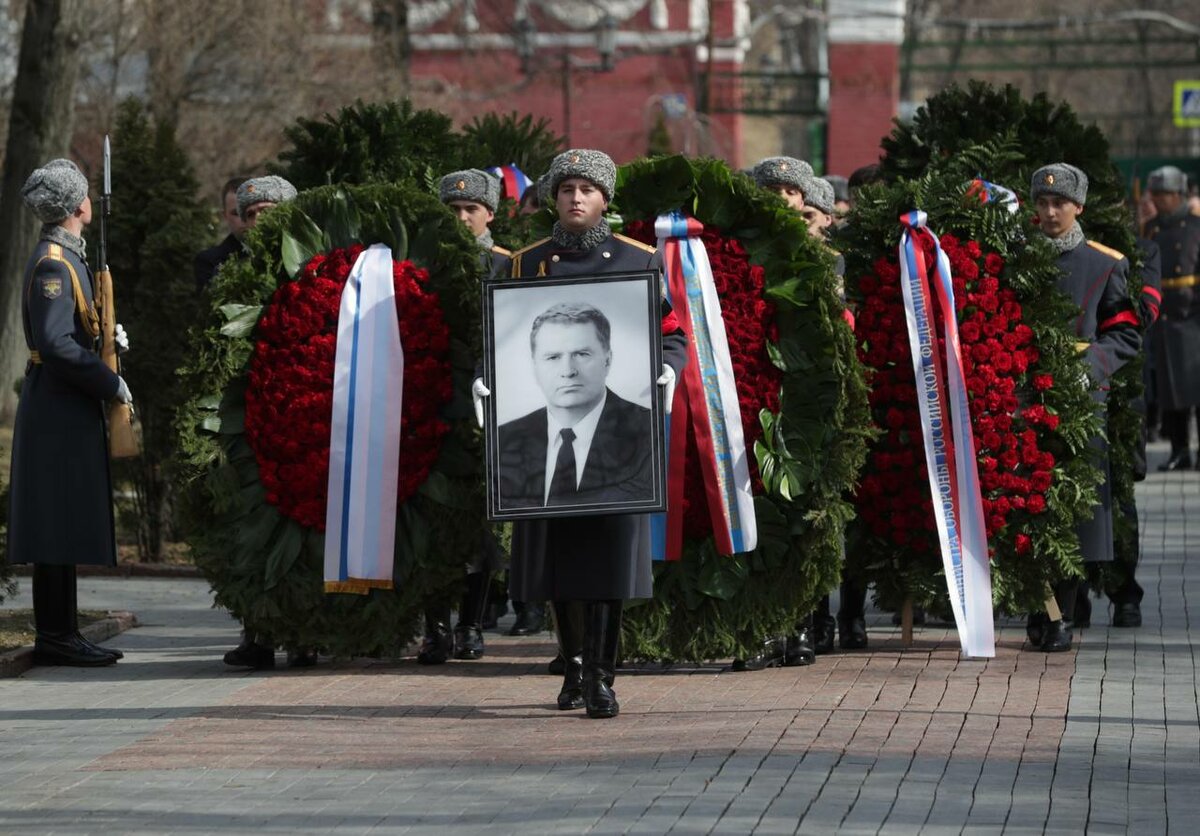 Могила Жириновского на Новодевичьем кладбище