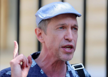 Уехали, чтоб свои шкуры спасти!