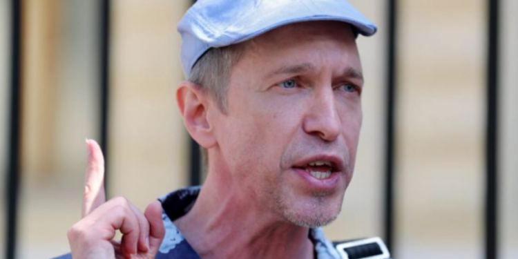 Уехали, чтоб свои шкуры спасти!