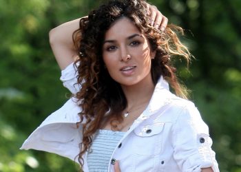 Злату Огневич выгнал из такси водитель-расист