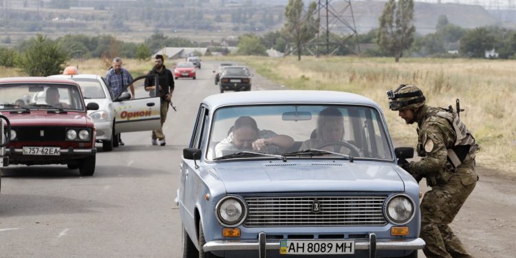 У украинцев будут изымать авто для армии