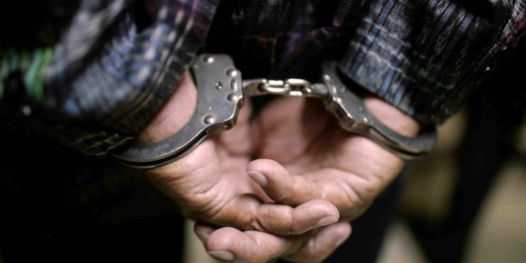 Пенсионер открыл огонь по полиции при задержании