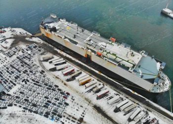 В украинских портах заблокированы сотни авто
