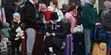 Мужчинам разрешают выезжать за границу