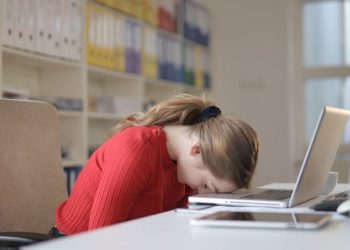 Зарплаты в Украине в мае упали на 20-60%