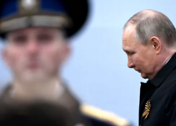 Путин выступил на параде Победы