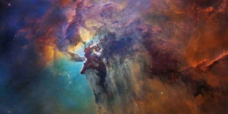 В NASA показали снимки огромной звезды в центре туманности Лагуна