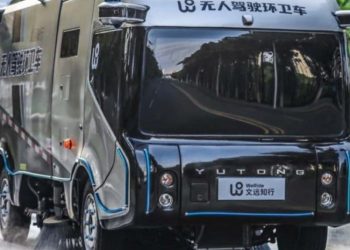 В Китае убирает улицы беспилотная техника