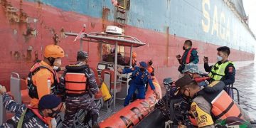 Greenpeace не пустили танкер с российской нефтью