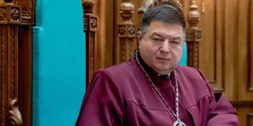 Экс-главу КСУ объявили в международный розыск