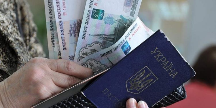 В Херсонской области ввели в оборот рубли