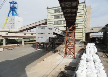 Ракетным ударом разрушено здание завода “Артемсоль”