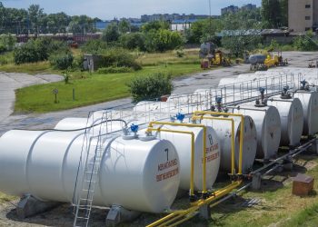 Украина создаст запас топлива на несколько месяцев