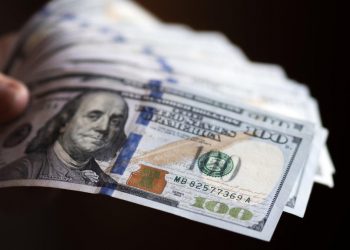 В обменниках выросла стоимость доллара