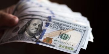 В обменниках выросла стоимость доллара