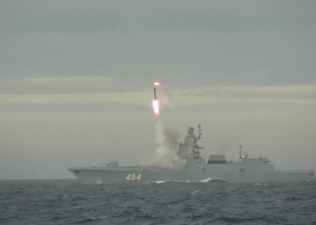 Россия выпускает ракеты у берегов Финляндии