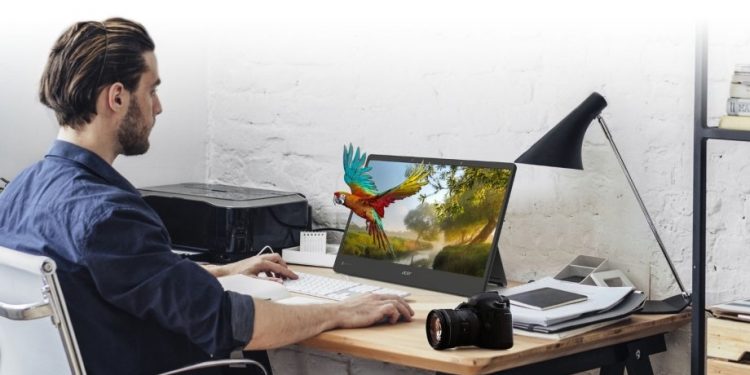 Монитор, превращающий плоское изображение в 3D