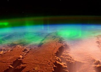 Невероятное явление: полярные сияния на Марсе