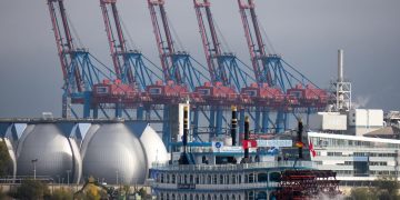 Евросоюз перенес ввод санкций против России