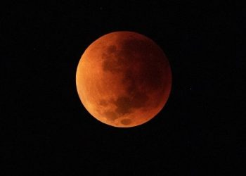 Снимки недавнего лунного Кровавого затмения