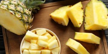 Почему от ананаса щиплет язык