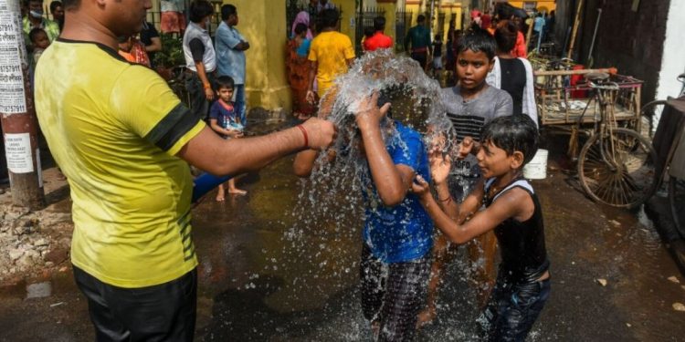 Индию накрыла аномальная жара