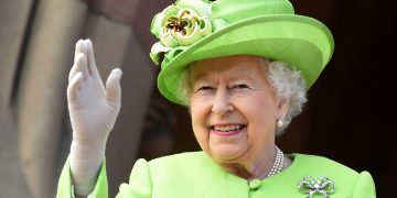 Королевская семья приютила украинских беженцев