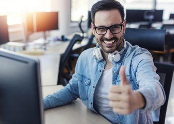 Кого ищут работодатели и кому платят больше в Украине