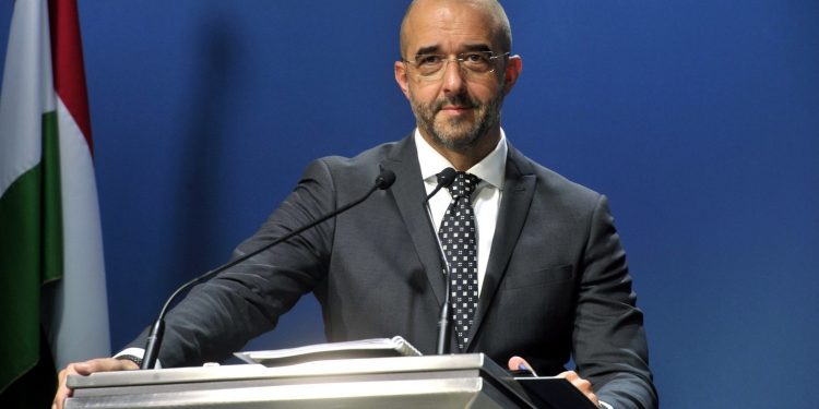 Венгрия наложит вето на эмбарго на нефть