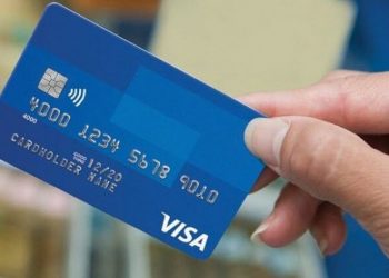 Россияне ездят в Минск для оформления банковских карт