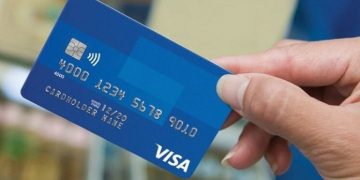 Россияне ездят в Минск для оформления банковских карт