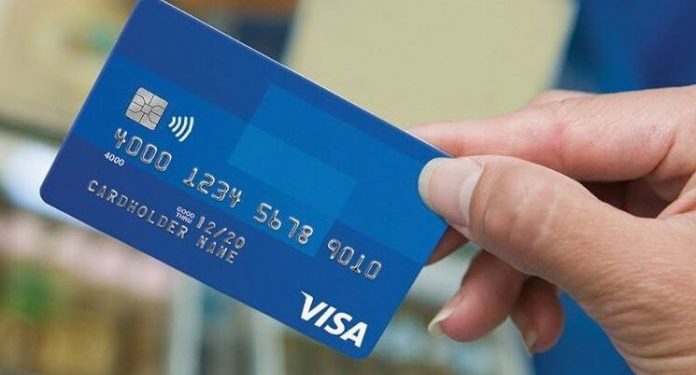 Россияне ездят в Минск для оформления банковских карт