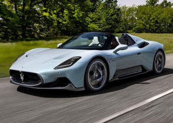 Суперкар Maserati  с “умной” крышей