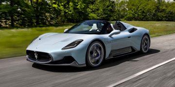 Суперкар Maserati  с “умной” крышей