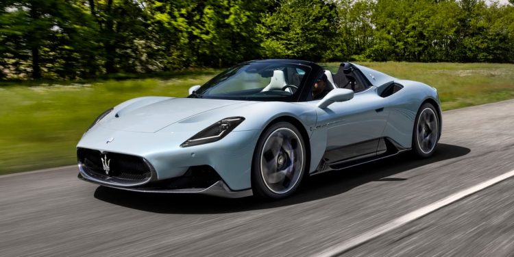 Суперкар Maserati  с “умной” крышей