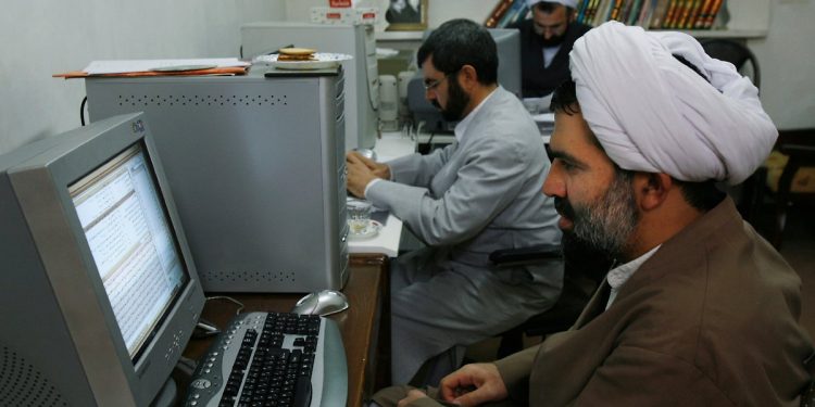 Спецслужбы Ирана угрожают модераторам “Инстаграма”