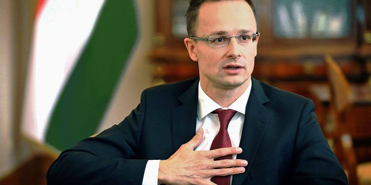 Венгрия поддерживает эмбарго нефти