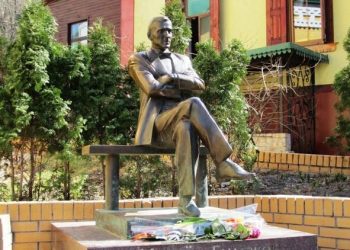 В Киеве хотят снести памятник Булгакову