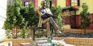 В Киеве хотят снести памятник Булгакову