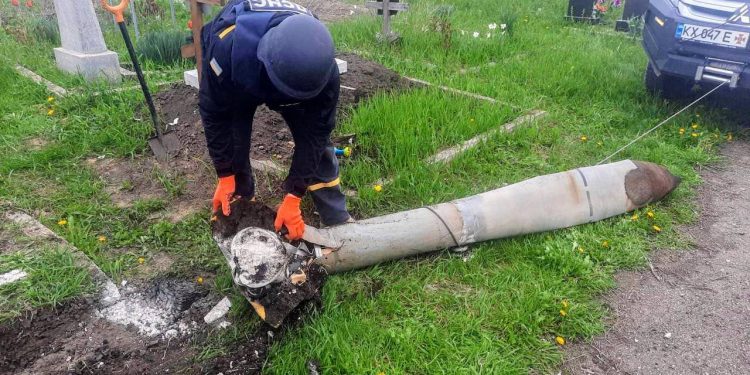 Спасатели просят не посещать кладбища