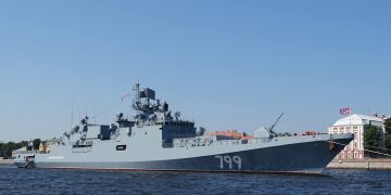 Подбит российский фрегат «Адмирал Макаров»