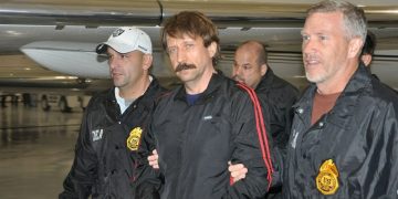 Обмен оружейного барона на баскетболистку