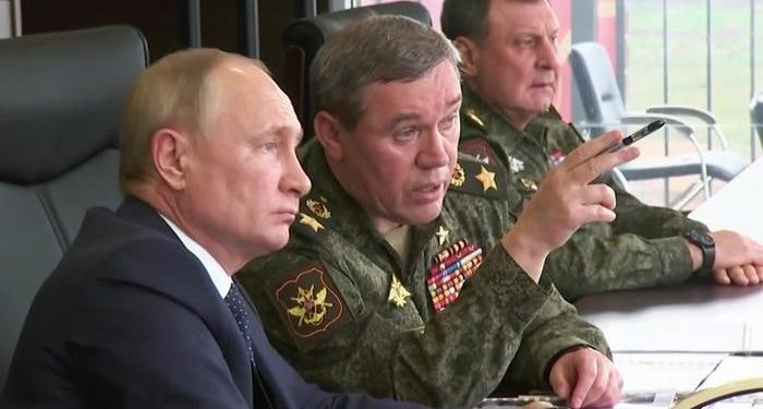 Путин лично руководит военными действиями