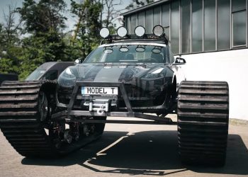 Из Tesla Model 3 в гигантский танк